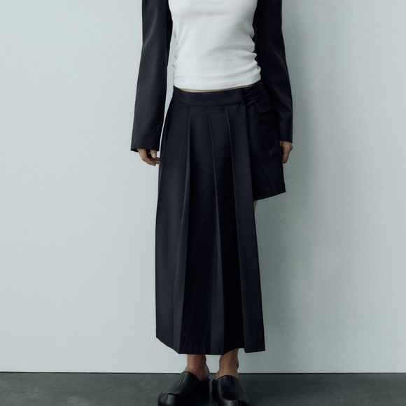 NWT ZARA ASYMMETRICAL PLEATED SKIRT NAVY S - Picture 2 of 4